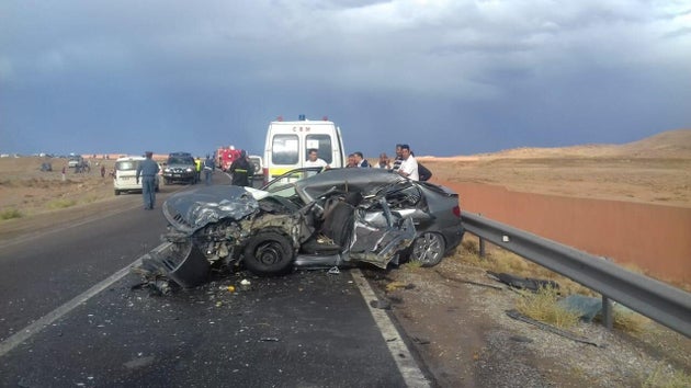 Ouarzazate: Une collision entre un autocar et une voiture fait un mort et 6 Ouarzazate: Une collision entre un autocar et une voiture fait un mort et 6