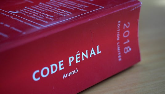 Pourquoi inscrire le “féminicide” dans le Code pénal ne fait pas