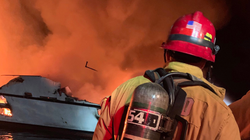 Au moins 4 morts et 30 disparus dans l’incendie d’un bateau au large de la