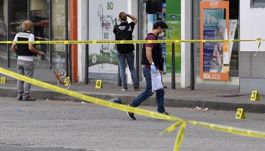 Le suspect de l’attaque de Villeurbanne mis en examen pour “assassinat et tentatives