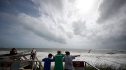 Dorian deja al menos cinco muertos en Bahamas y sigue la alerta en