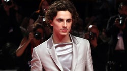 Timothée Chalamet éblouit le tapis rouge de la Mostra de