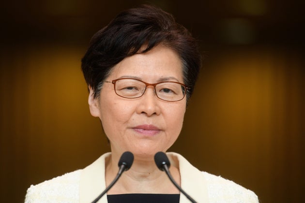 La governatrice di Hong Kong ritirerà la legge sulle estradizioni in