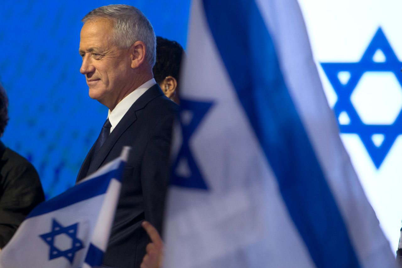 Το κόμμα «Ανθεκτικό Ισραήλ» («Khosen li-Israel») συστάθηκε από τον τέως Αρχηγό του στρατού, στρατηγό ε.α. Μπένι Γκαντς