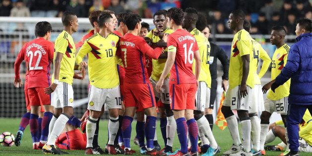 콜롬비아 축구선수가 한국팀과의 평가전에서 '째진 눈 제스처'를