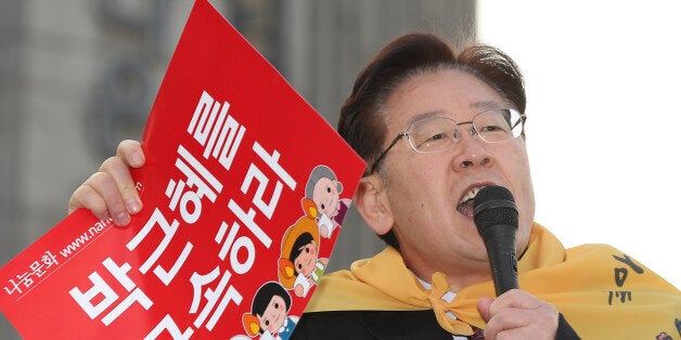 이재명이 시민들의 성화에 못 이겨 30분간