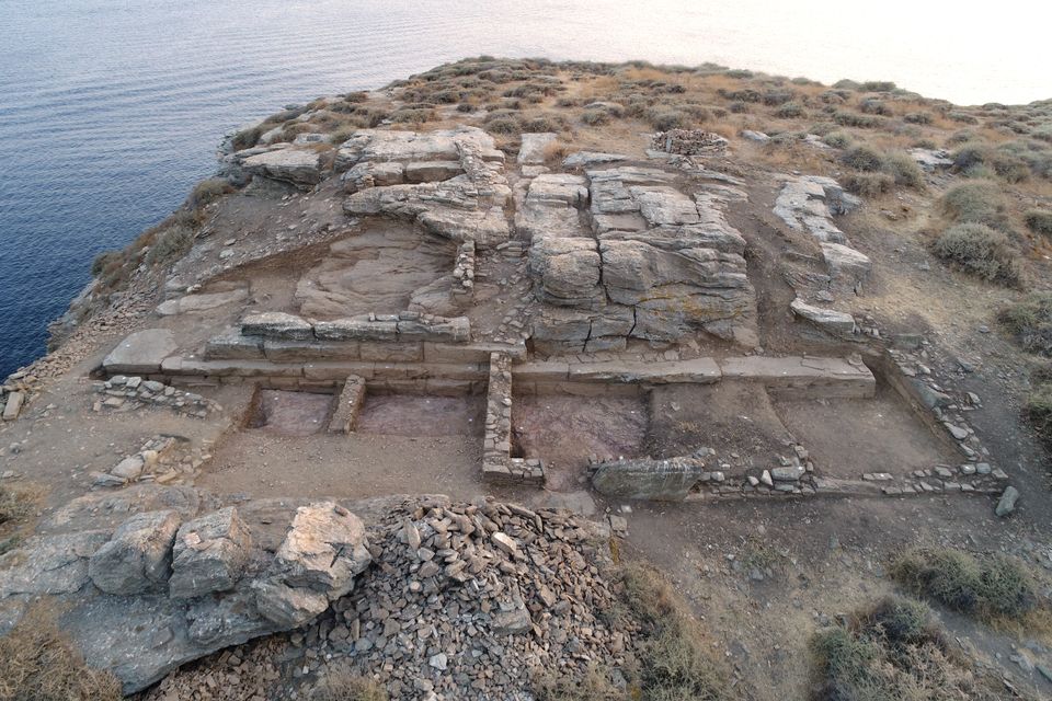 Κύθνος: Μνημειώδεις κατασκευές που ανήκουν σε σημαντικό ιερό της αρχαιότητας έφεραν στο «φως» οι