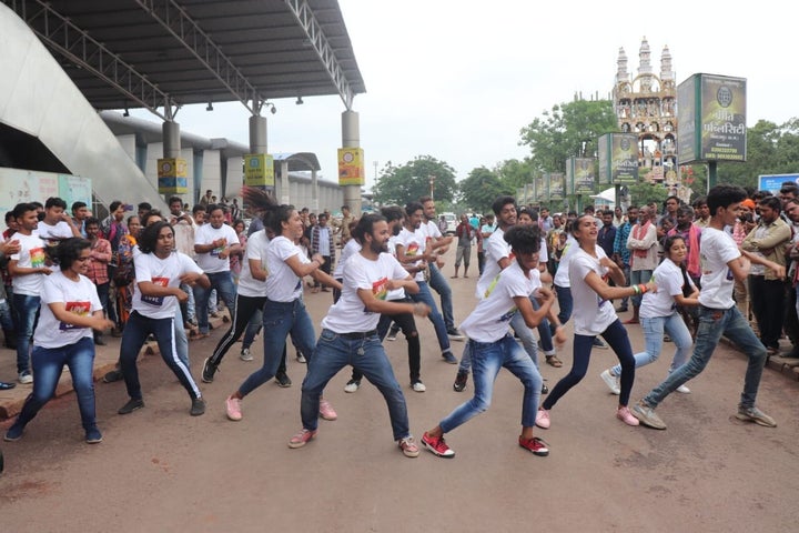 A flashmob in Bilaspur organised by Queergarh.