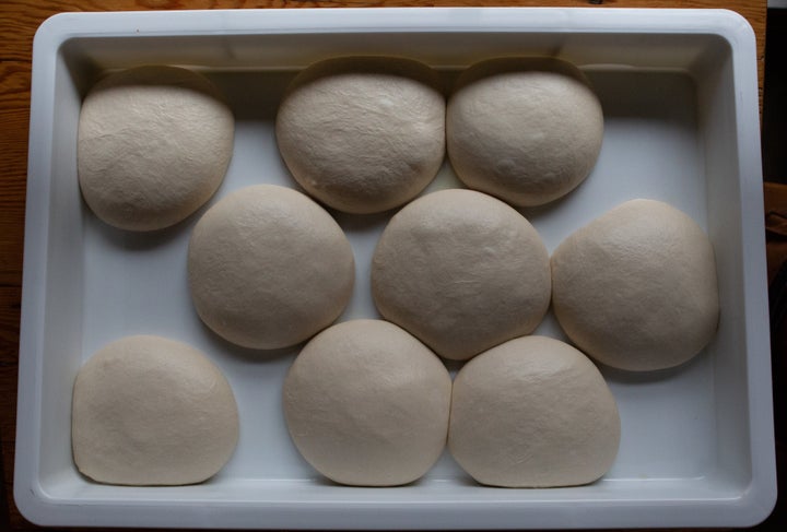 How Long To Let Pizza Dough Rise According To Pizza Makers Huffpost Life