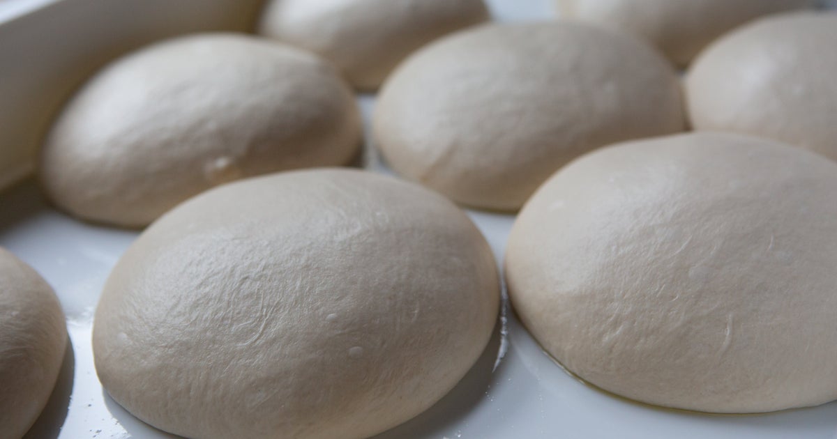 Pizza Crust Rises How Long To Let Pizza Dough Rise, According To Pizza Makers | HuffPost ...