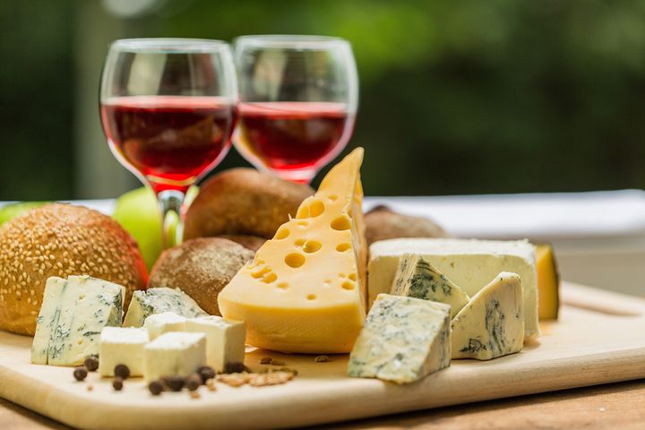 チーズとワイン イメージ写真