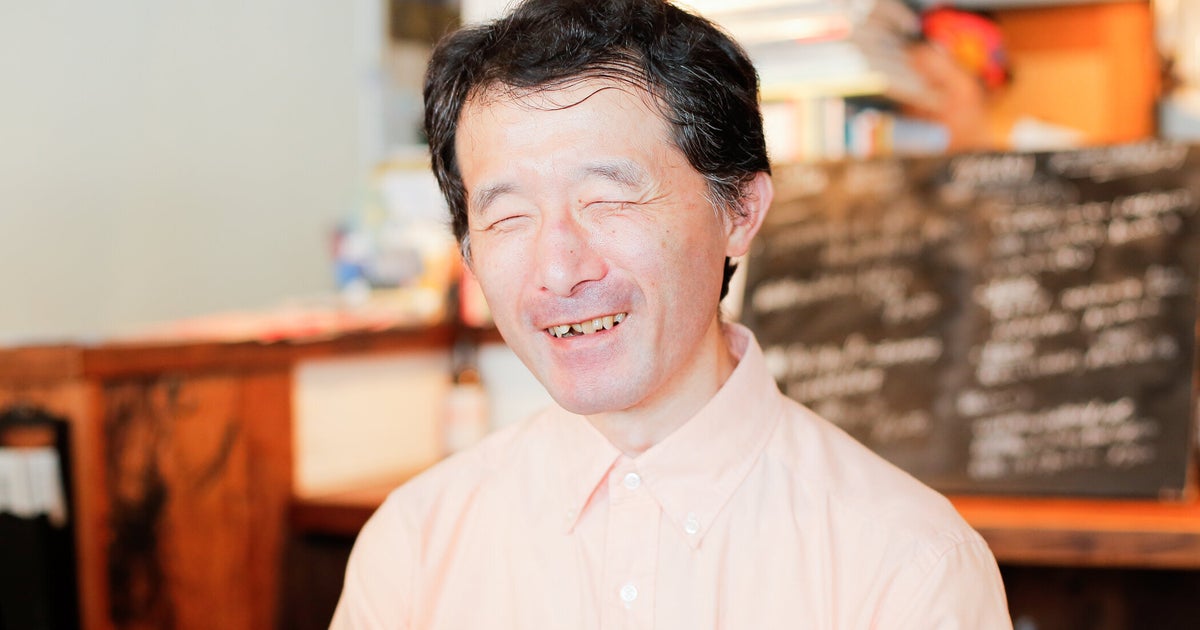 全盲で美術館を楽しむ白鳥さん。「見えないから大変」の言葉がしっくりこない。