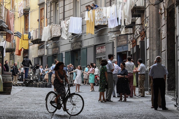 Από τα γυρίσματα της σειράς του HBO στην Νάπολη, τον περασμένο Μάιο. 