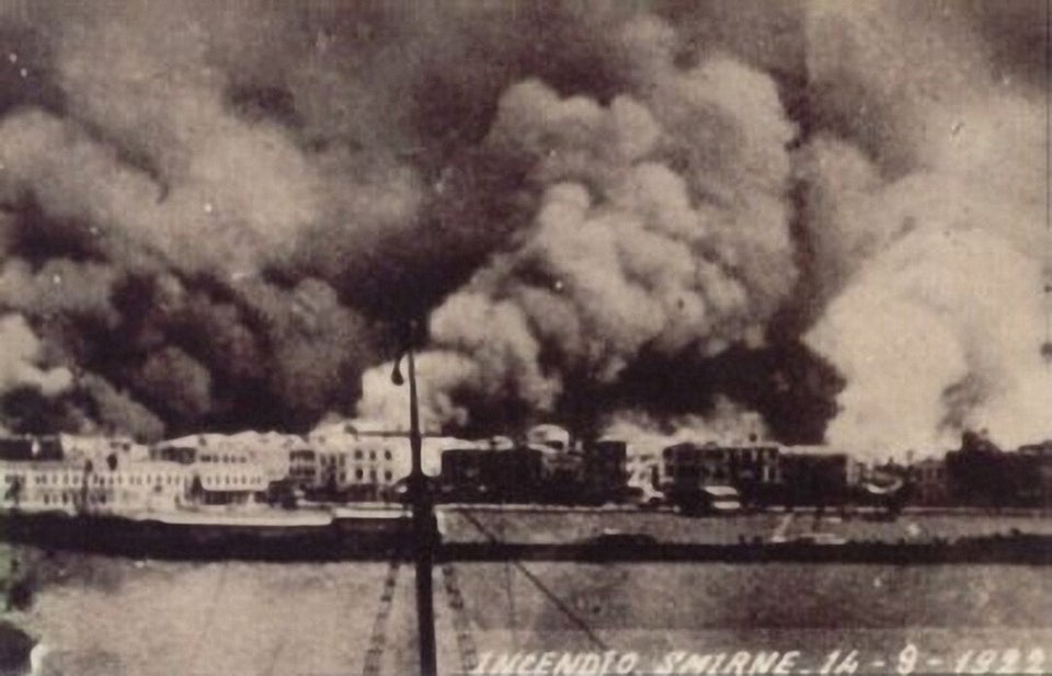 Η καταστροφή της Σμύρνης Σεπτέμβριος 1922 AFP PHOTO / STR (Photo credit should read STR/AFP/Getty Images)