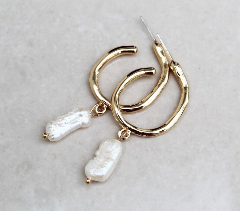 Tri Tone Cultured Freshwater Pearl Circle Earrings \u2022 Pearl Earrings \u2022 Pearl Hoops \u2022 Hammered hoops \u2022 Bridesmaids Jewelry \u2022 Christmas Gift