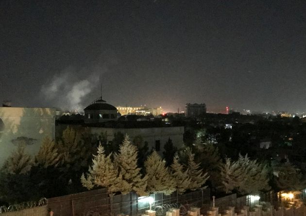 Σύννεφο καπνού πάνω από την πρεσβεία των ΗΠΑ στην Καμπούλ του Αφγανιστάν. 11 Σεπτεμβρίου 2019.  (AP /Cara Anna)