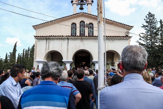 Πλήθος κόσμου στο τελευταίο «αντίο» στον Λαυρέντη