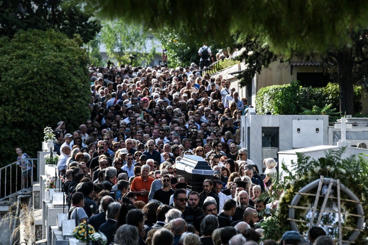 Πλήθος κόσμου στο «ύστατο χαίρε»