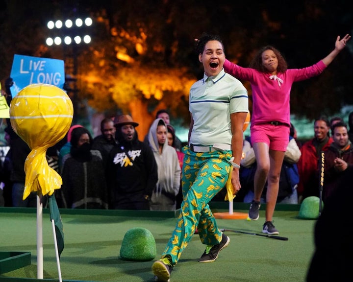 8 TV Shows To Watch When You Want To Zone Out To Something Funny | HuffPost Life 8 TV Shows To Watch When You Want To Zone Out To Something Funny | HuffPost Life