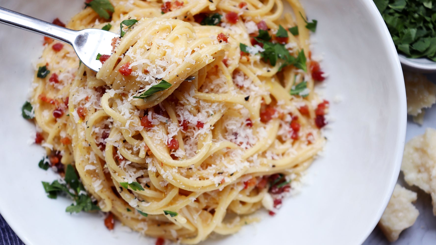 How To Make Spaghetti Carbonara Without Screwing It Up Huffpost Life
