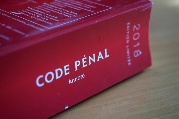 Legal experts are divided as to whether the term "femicide" should be included in the French penal code.