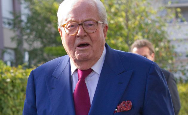 Jean Marie Le Pen Mis En Examen Pour Les Emplois Presumes Fictifs Au Rn Le Huffpost