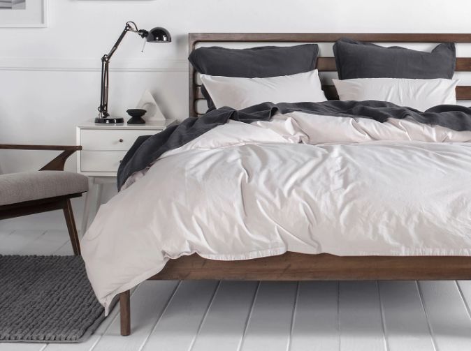 Here's how to know if you're buying a good set of sheets, according to bedding experts.