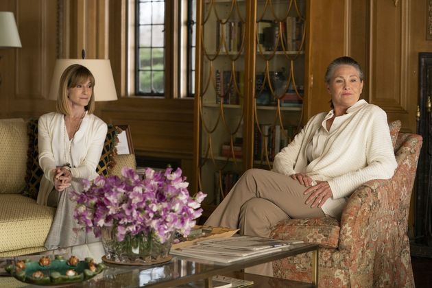 Holly Hunter faz Rhea Jarrell, à esquerda, com Cherry Jones no papel de Nan