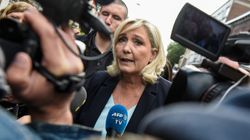 “On ne va pas le laisser faire campagne tout seul”: Le Pen rejoue le match contre Macron avant