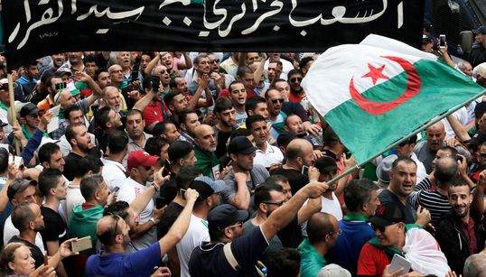 La présidentielle en Algérie fixée au 12 décembre, contre la volonté des