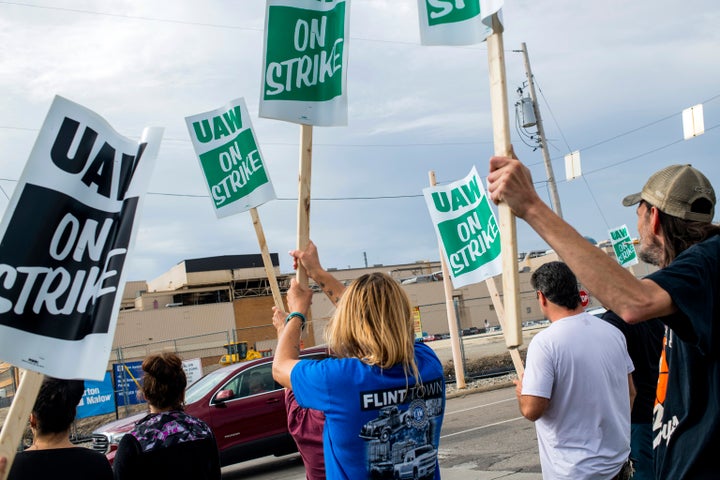 General Motors employees demonstrated outside the Flint Assembly Plant on earlier this month.