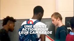 Harcelé parce qu’il porte toujours les mêmes vêtements, il reçoit un beau cadeau de ses