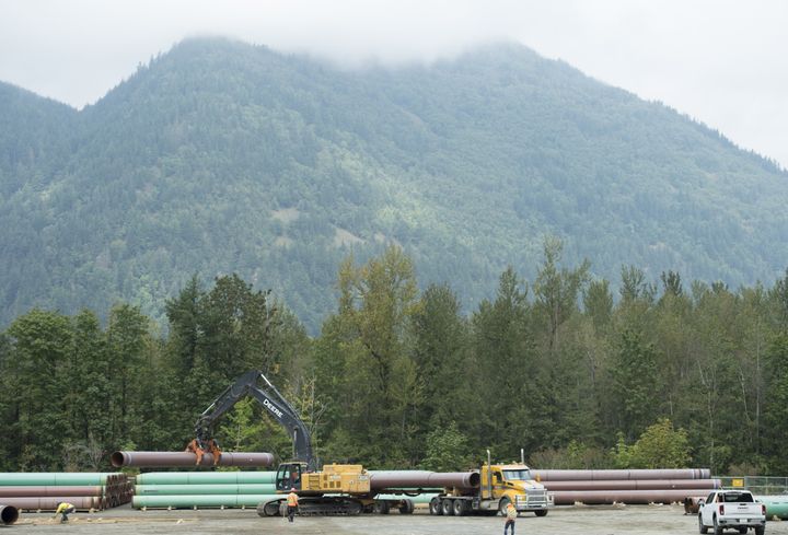 Des tuyaux de pipeline dans une installation de Trans Mountain près de Hope, en Colombie-Britannique.