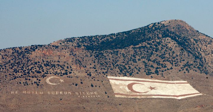 Τουρκική σημαία στον Πενταδάκτυλο