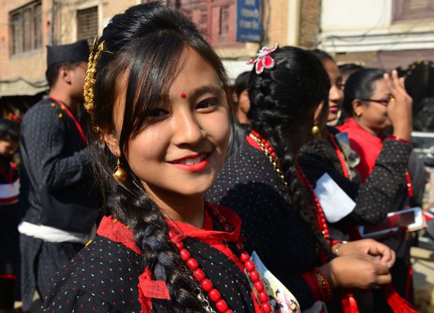 Membre de la communauté des Newar au Népal, prenant part à une procession à Katmandou, la capitale, pour...