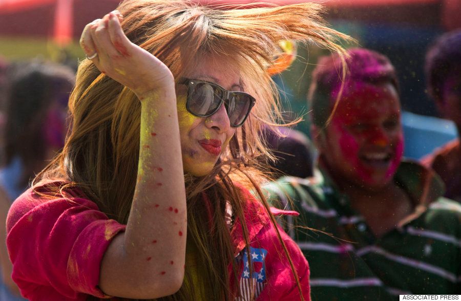 인도 홀리축제에는 수만 가지의 색이