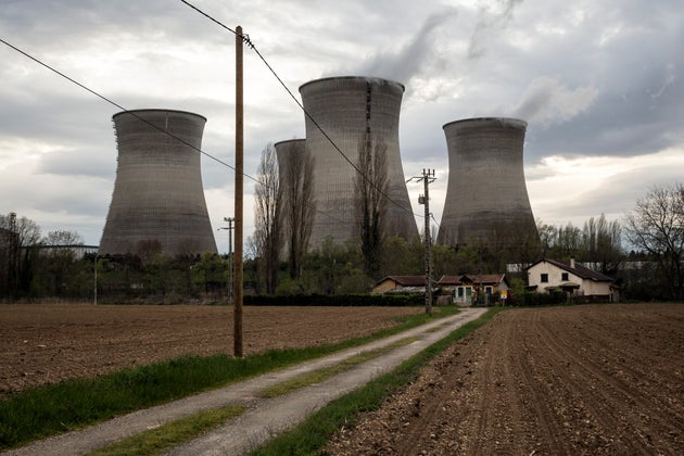 Centrale nucléaire à Saint-Vulbas près de