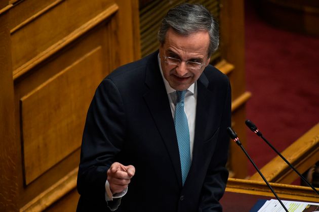 Φ πρώην πρωθυπουργός Αντώνης Σαμαράς μιλάει απευθυνόμενος στον Αλέξη Τσίπρα από το βήμα της Βουλής σε συζήτηση για τη Novartis τον Φεβρουάριο του 2018. Τότε η Βουλή ενέκρινε την πρόταση του ΣΥΡΙΖΑ για έναρξη έρευνας με στόχο και τα πεπραγμένα του κυρίου Σαμαρά. AFP PHOTO / ANGELOS TZORTZINIS (Photo credit should read ANGELOS TZORTZINIS/AFP/Getty Images)