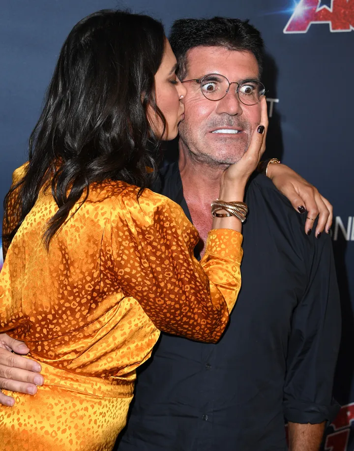 Simon Cowell's Face Looks Like It Wants To Run Away From Girlfriend Lauren  Silverman At The America's Got Talent Live Final