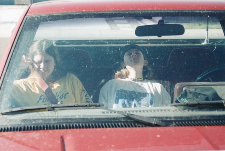 Tegan and Sara in the car. 