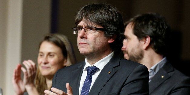 Former Catalan leader Carles Puigdemont (C) and former cabinet members applaud during a meeting with Catalan mayors in Brussels, Belgium, November 7, 2017. REUTERS/Pascal Rossignol
