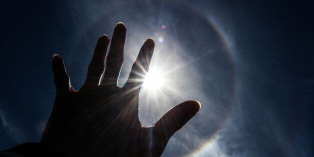 ACEH, INDONESIA - AUGUST 25: A solar halo, a phenomenon caused by ice crystals in the atmosphere, is seen on August 25, 2017 in Aceh, Indonesia.Solar halos indicate the increase of steam and the coming of low pressure.PHOTOGRAPH BY Oviyandi / Barcroft ImagesLondon-T:+44 207 033 1031 E:hello@barcroftmedia.com -New York-T:+1 212 796 2458 E:hello@barcroftusa.com -New Delhi-T:+91 11 4053 2429 E:hello@barcroftindia.com www.barcroftmedia.com (Photo credit should read Oviyandi / Barcroft Images / Barcroft Media via Getty Images)