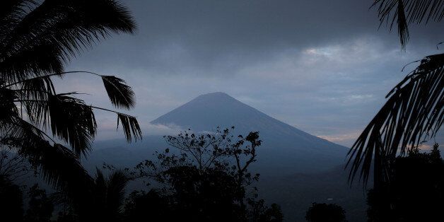 A view of Mount Agung, a volcano on the highest alert level, from Karangasem Regency, on the resort island of Bali, Indonesia, September 24, 2017. REUTERS/Darren Whiteside