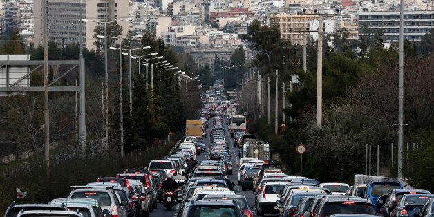 Cars line up on a traffic jam along a road leading to Athens city centre during a strike by urban transport workers in Athens January 25, 2013. Greek riot police stormed a subway train depot in Athens early on Friday to disperse striking subway staff who defied a government order to return to work for a ninth consecutive day, a police official said. REUTERS/Yorgos Karahalis (GREECE - Tags: CIVIL UNREST TRANSPORT)