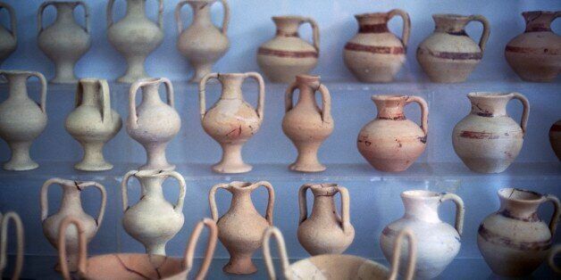 GREECE - AUGUST 29: Vases from the Palace of Nestor, Pylos, Messinia, Greece. Mycenaean civilisation. Chora, Museo Archeologico Di Chora Triphyllias (Photo by DeAgostini/Getty Images)