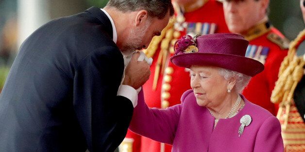 Spain's King Felipe is greeted by Britain's Queen Elizabeth during a ceremonial welcome on Horse Guards Parade, in central London, Britain July 12, 2017. Spain's King Felipe and Queen Letizia are on a state visit to Britain. REUTERS/Matt Dunham/Pool
