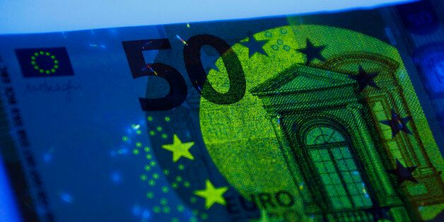 Security features of the new 50 euro banknote are shown during it's presentation by the German Bundesbank in Frankfurt, Germany, July 13, 2016. REUTERS/Ralph Orlowski