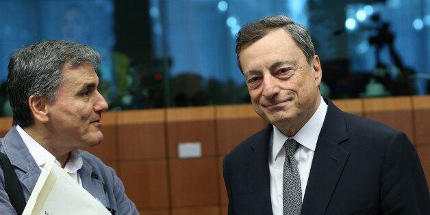 BRUSSELS, BELGIUM - MAY 22: Greek Finance Minister Efklidis Cakalotos (L) and President of the European Central Bank Mario Draghi (R) attend the Euro Zone Finance Ministers Meeting in Brussels, Belgium on May 22, 2017. (Photo by Dursun Aydemir/Anadolu Agency/Getty Images)