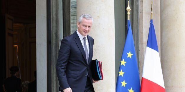 French Economy Minister Bruno Le Maire leaves the Elysee Presidential Palace after the weekly cabinet meeting November 2, 2017 in Paris. / AFP PHOTO / ludovic MARIN (Photo credit should read LUDOVIC MARIN/AFP/Getty Images)