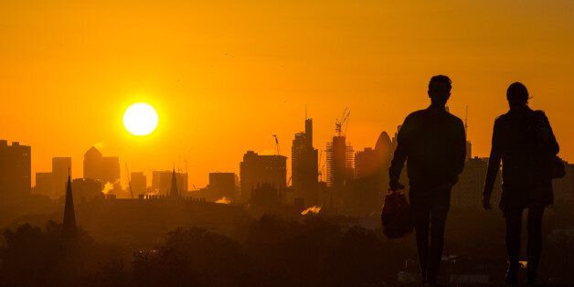 LONDON, UNITED KINGDOM - OCTOBER 27: Walkers on Primrose hill are silhouetted against the rising sun as the day breaks over London's skyline on October 27, 2017 in London, England. PHOTOGRAPH BY Paul Davey / Barcroft Images (Photo credit should read Paul Davey / Barcroft Media via Getty Images)